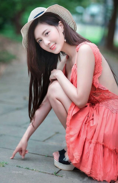 希腊女篮在欧洲大赛中持续发力，冲击金牌梦想，希腊女球迷