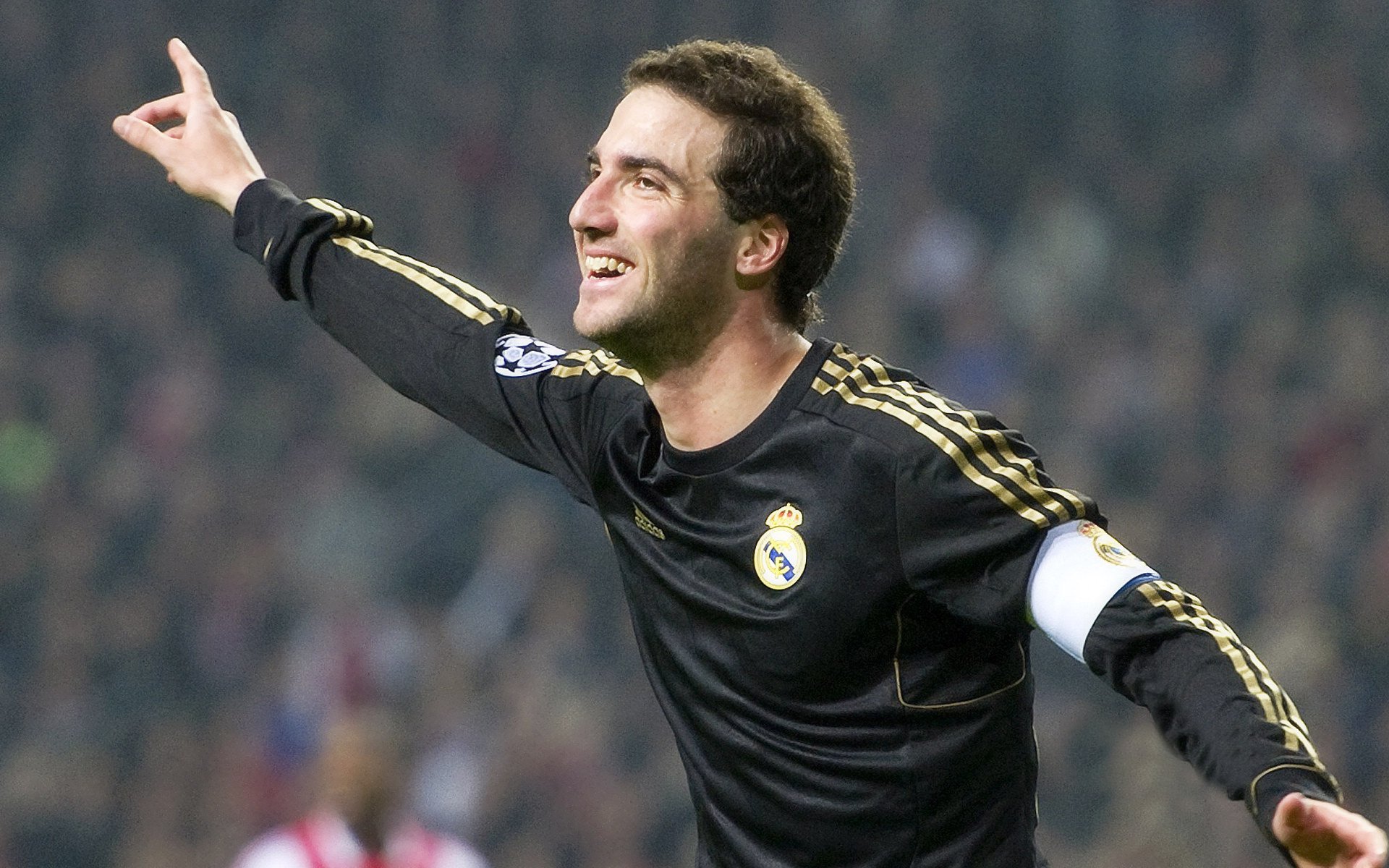 足球赛事直播技术升级支持4K高清信号,足球直播画面